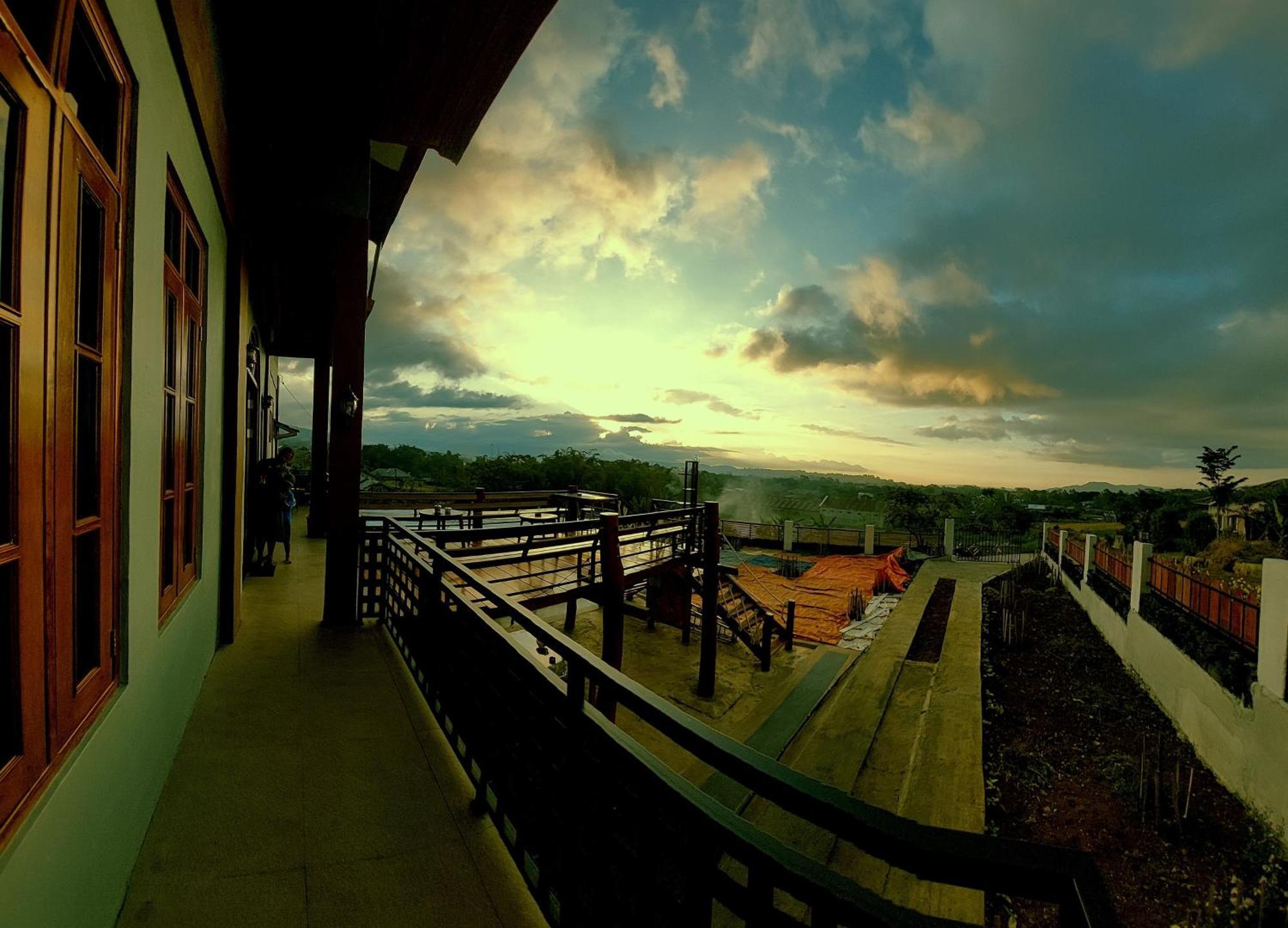 Kopa Hilltop - Family Guest Home Ruteng Exteriér fotografie