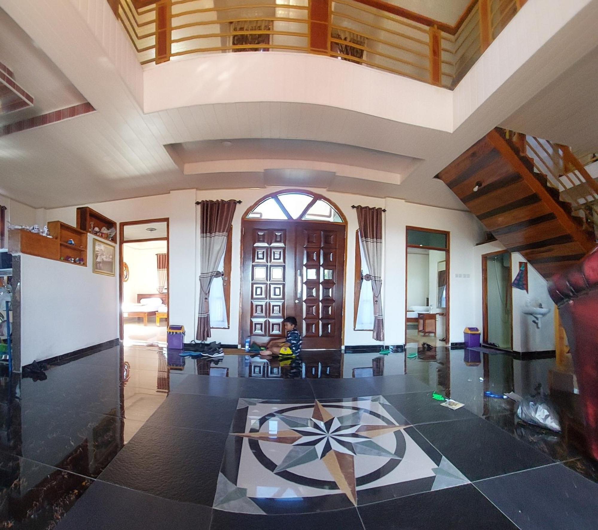 Kopa Hilltop - Family Guest Home Ruteng Exteriér fotografie